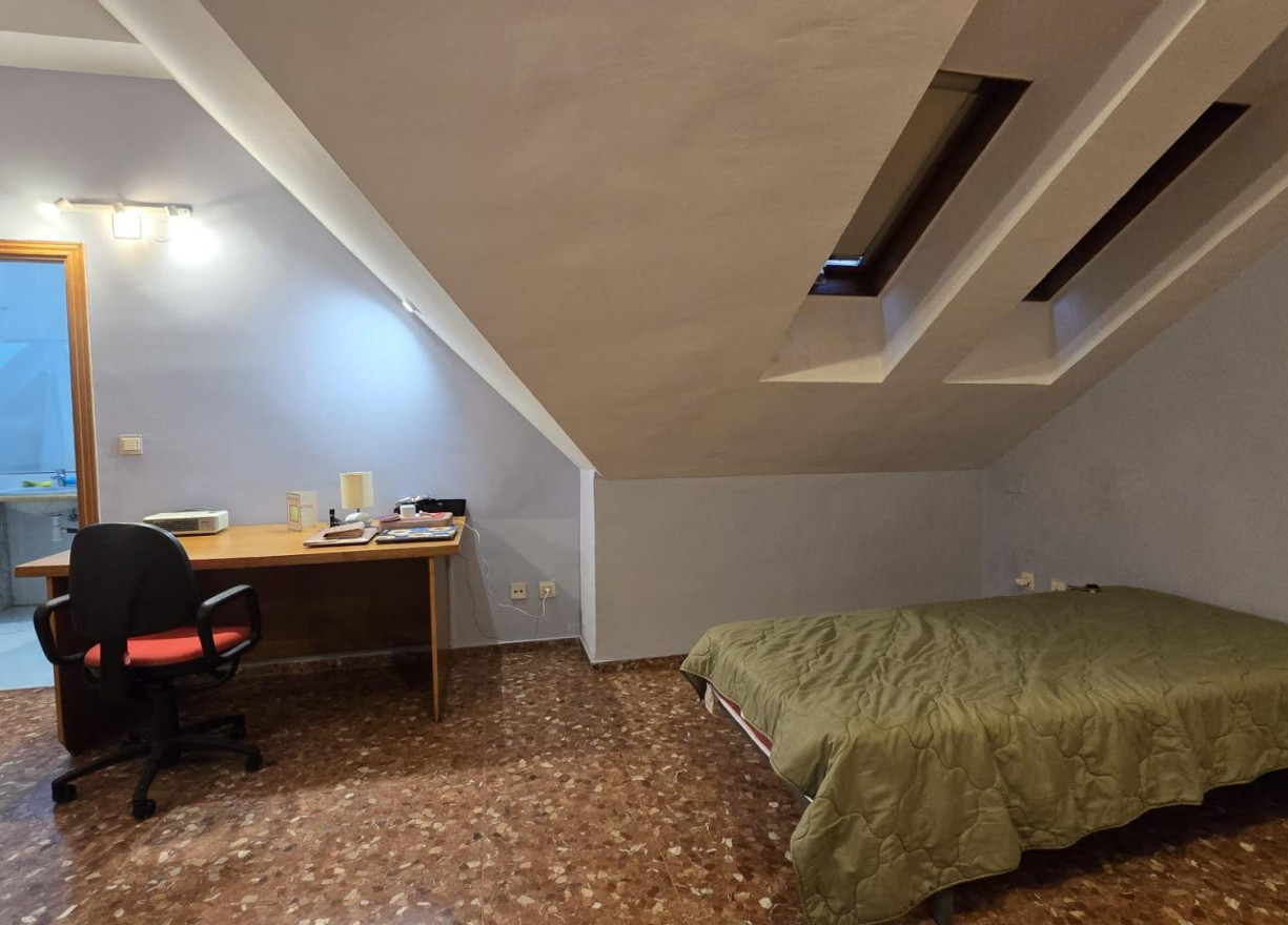 Alquiler a largo plazo - Ático - Valencia - Algiros
