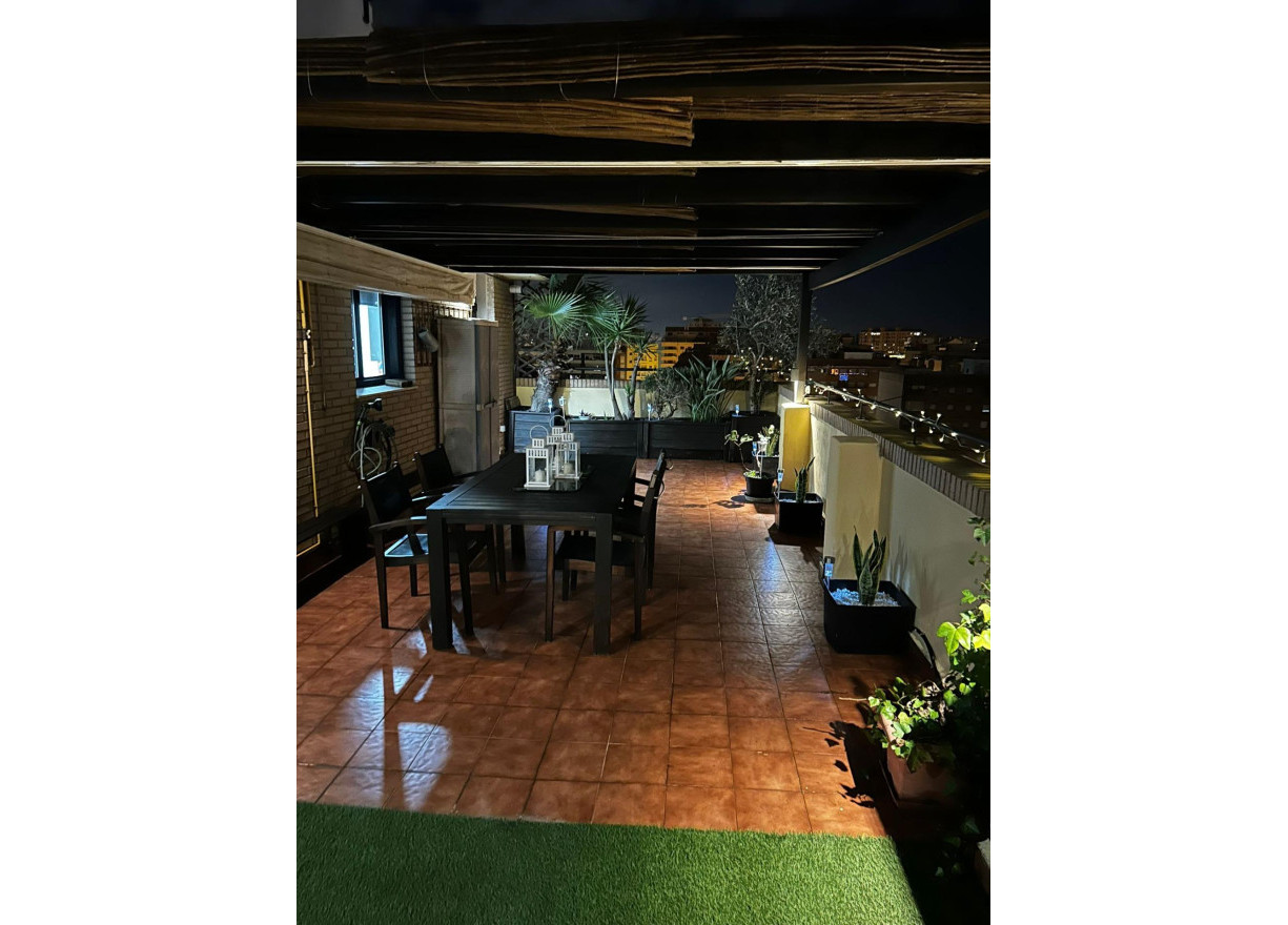 Alquiler a largo plazo - Ático - Valencia - Benimaclet