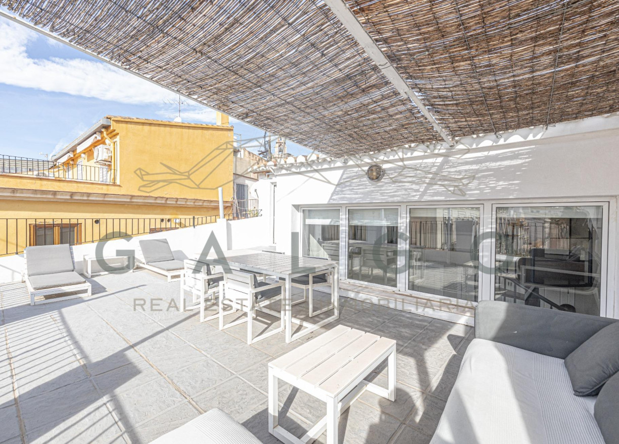 Alquiler a largo plazo - Ático - Valencia - Ciutat Vella