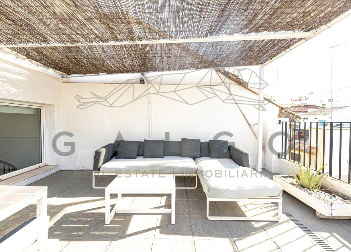 Alquiler a largo plazo - Ático - Valencia - Ciutat Vella