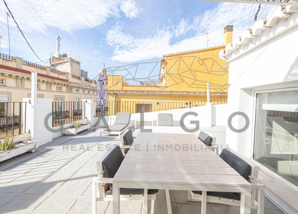 Alquiler a largo plazo - Ático - Valencia - Ciutat Vella
