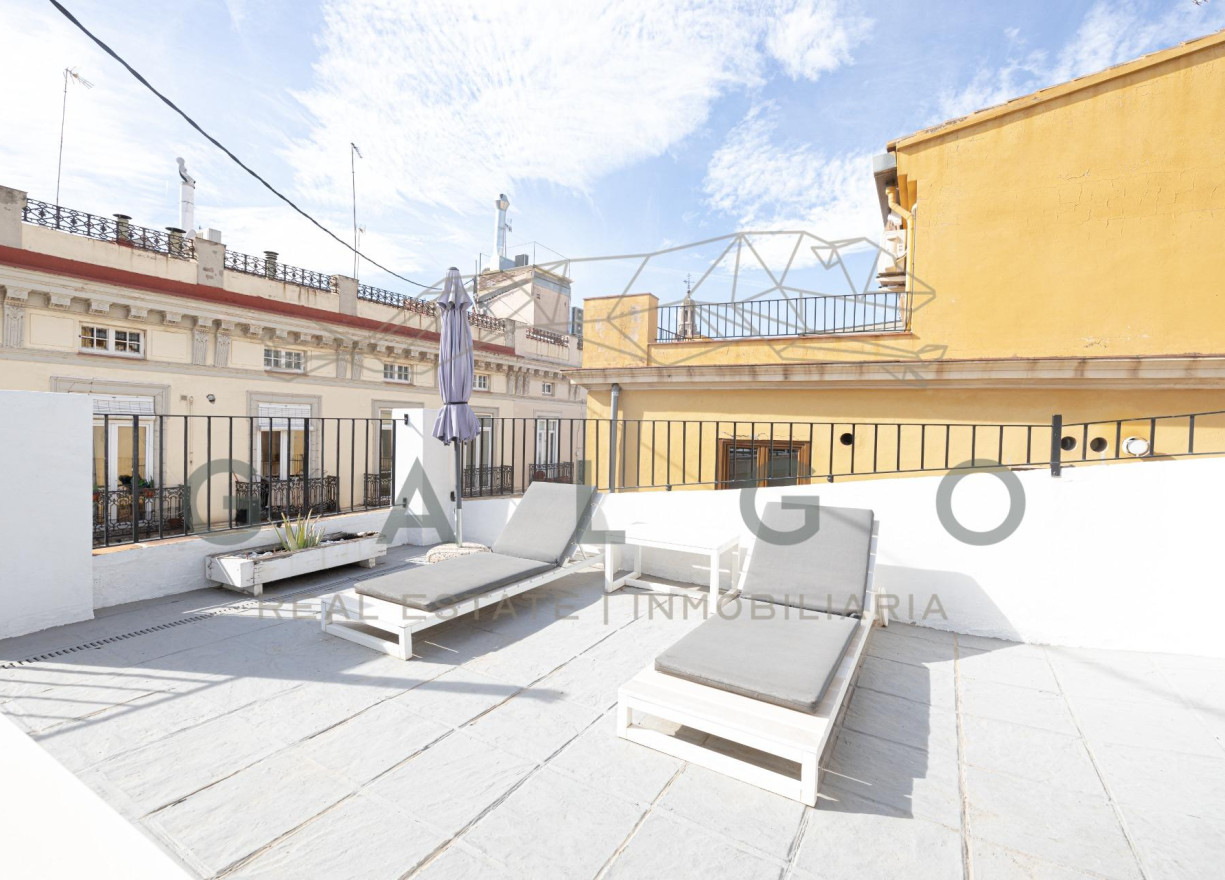 Alquiler a largo plazo - Ático - Valencia - Ciutat Vella