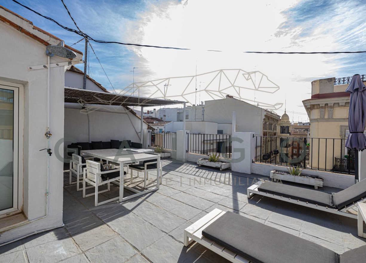 Alquiler a largo plazo - Ático - Valencia - Ciutat Vella