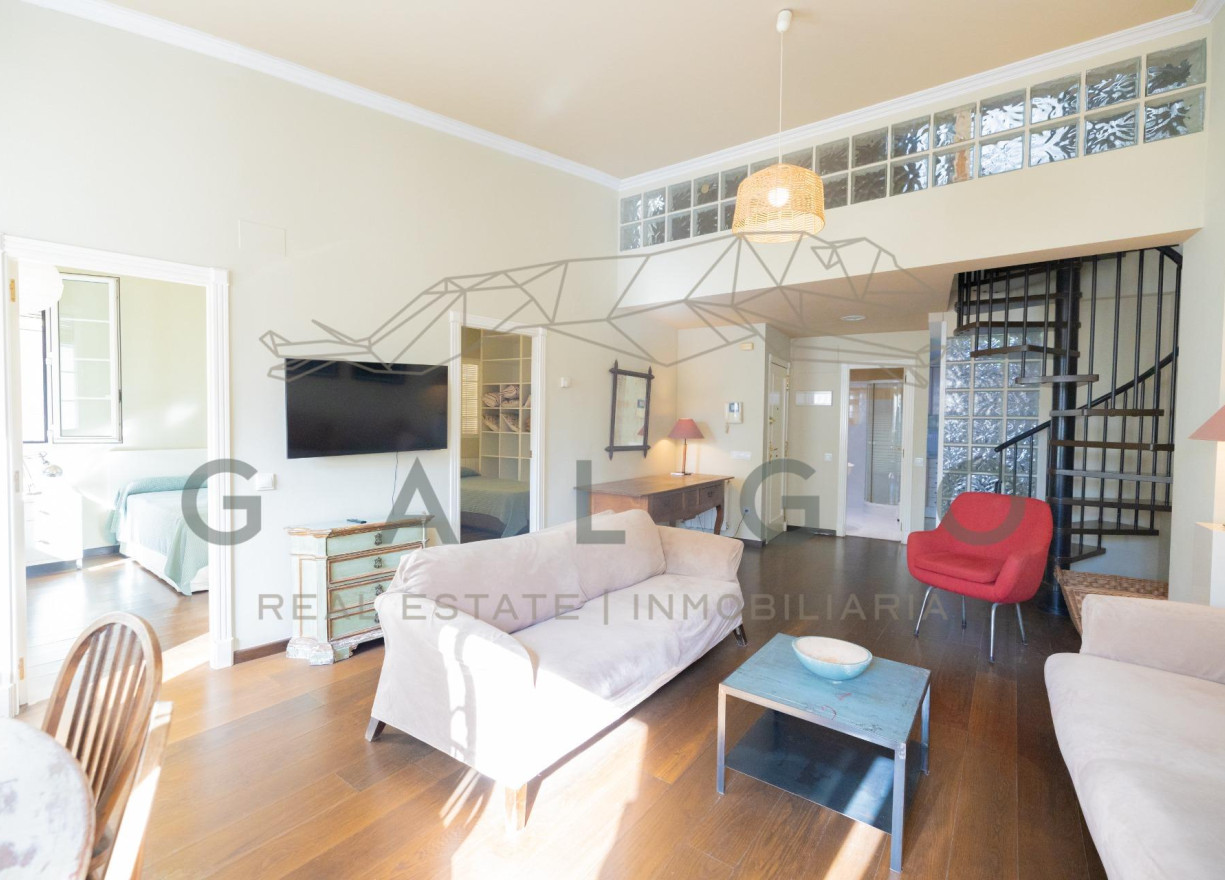 Alquiler a largo plazo - Ático - Valencia - Ciutat Vella