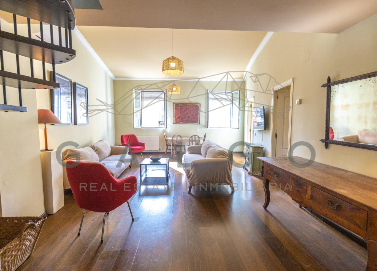 Alquiler a largo plazo - Ático - Valencia - Ciutat Vella