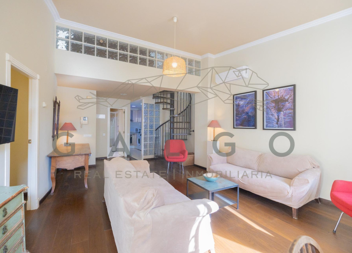 Alquiler a largo plazo - Ático - Valencia - Ciutat Vella