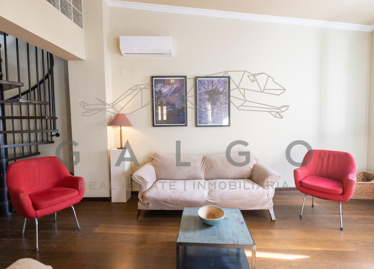 Alquiler a largo plazo - Ático - Valencia - Ciutat Vella