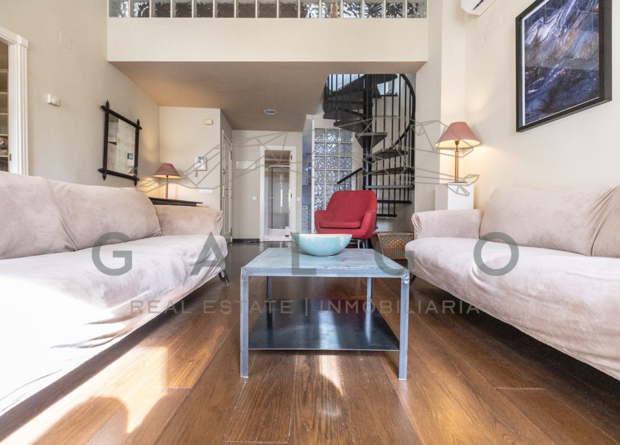 Alquiler a largo plazo - Ático - Valencia - Ciutat Vella