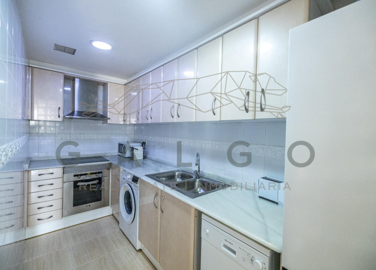 Alquiler a largo plazo - Ático - Valencia - Ciutat Vella