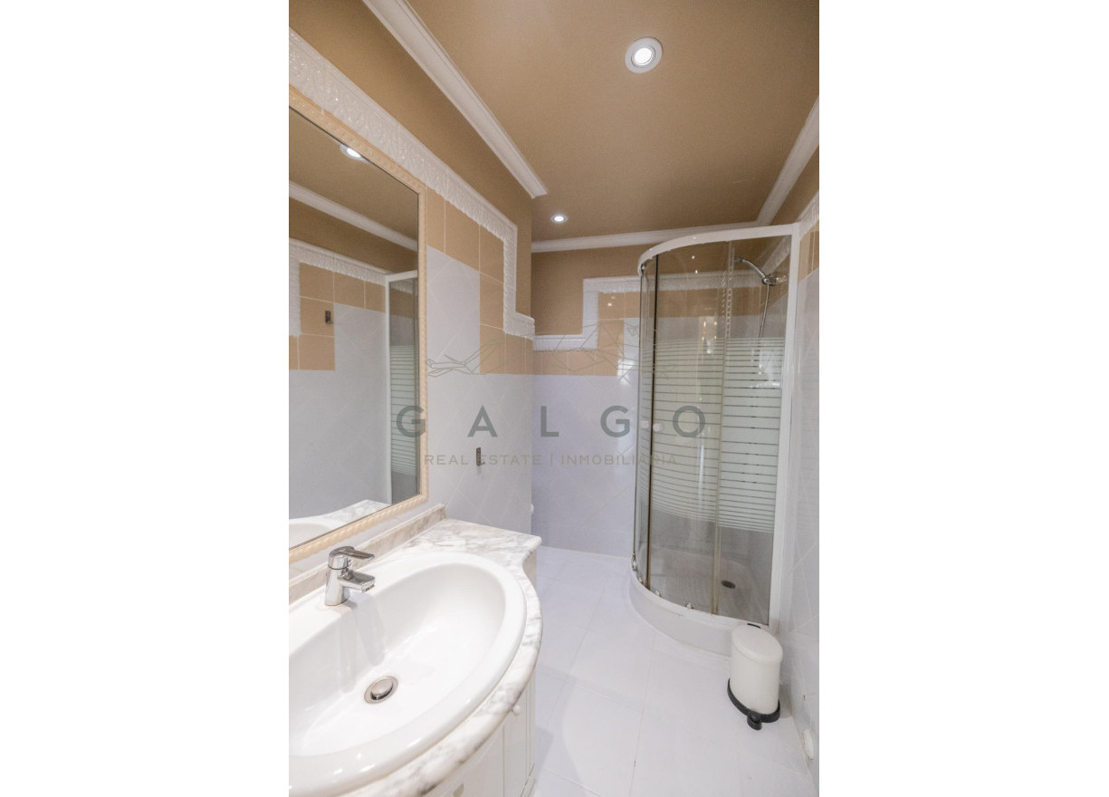 Alquiler a largo plazo - Ático - Valencia - Ciutat Vella