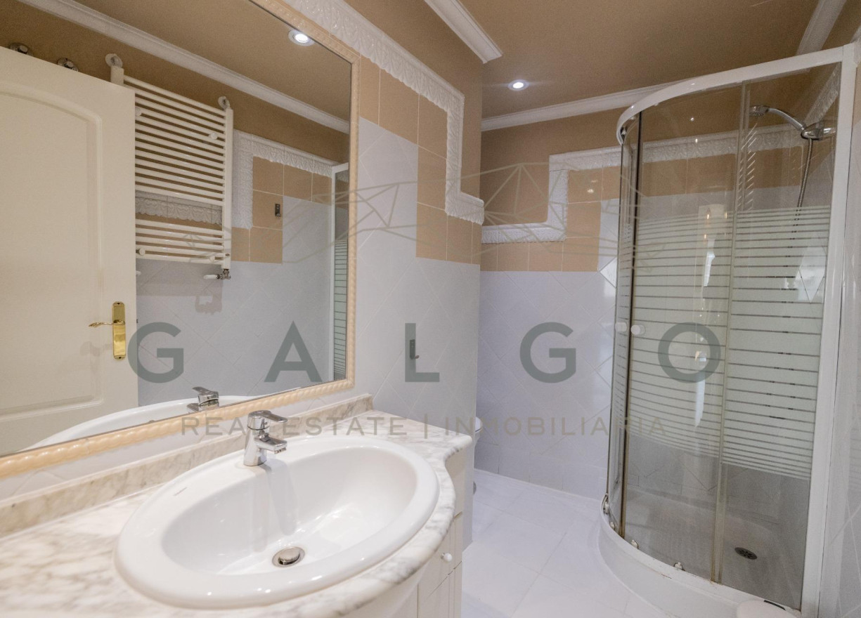 Alquiler a largo plazo - Ático - Valencia - Ciutat Vella