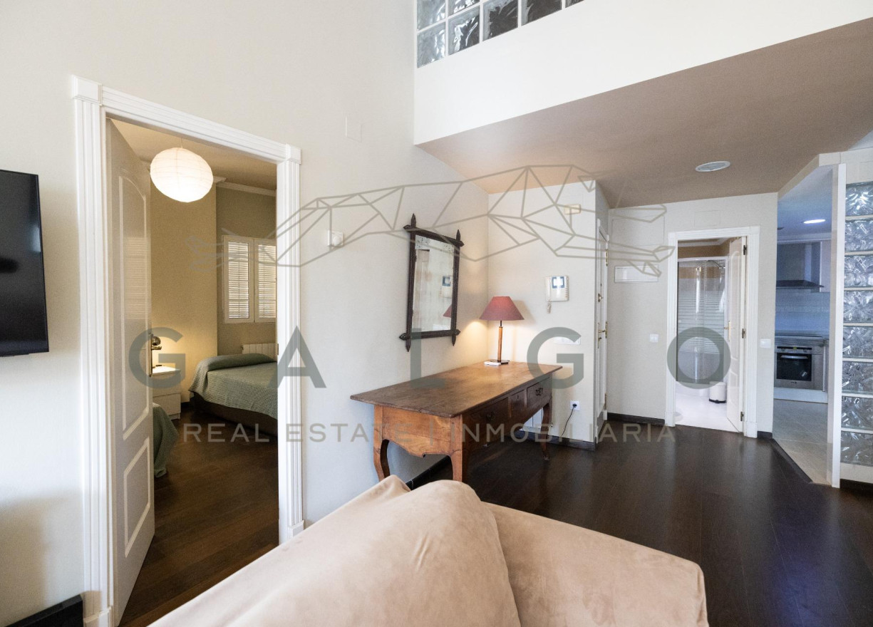 Alquiler a largo plazo - Ático - Valencia - Ciutat Vella