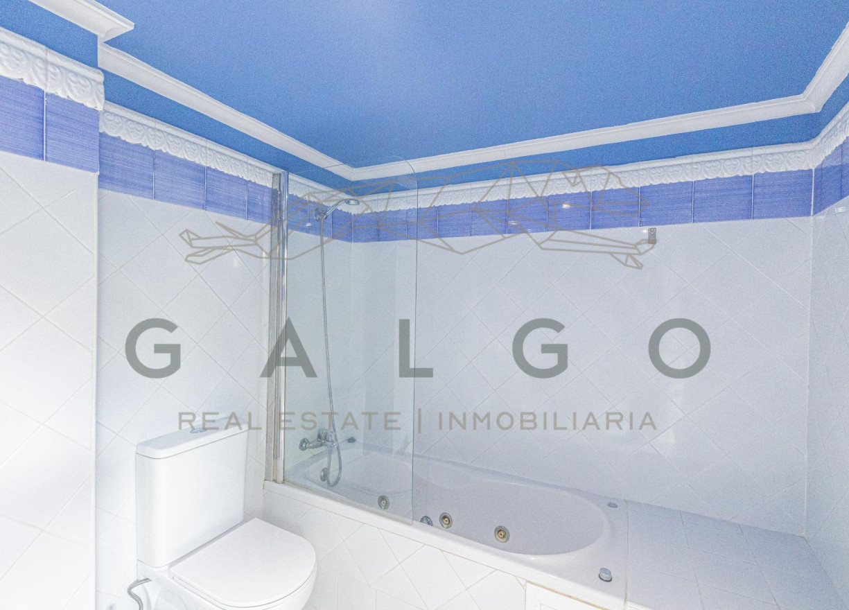 Alquiler a largo plazo - Ático - Valencia - Ciutat Vella