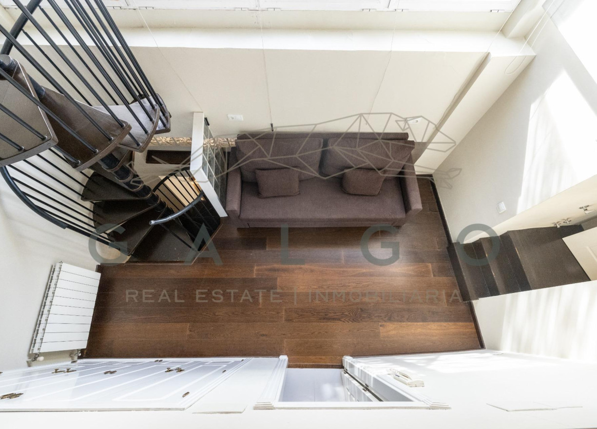 Alquiler a largo plazo - Ático - Valencia - Ciutat Vella