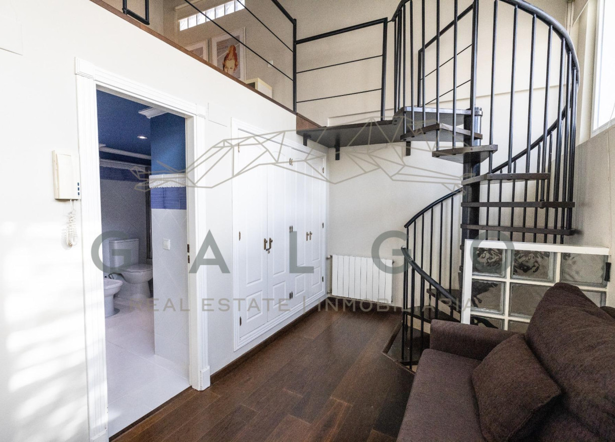 Alquiler a largo plazo - Ático - Valencia - Ciutat Vella