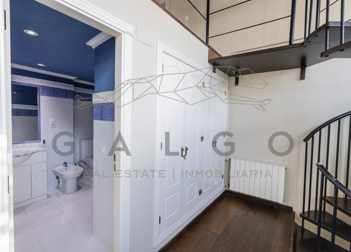 Alquiler a largo plazo - Ático - Valencia - Ciutat Vella