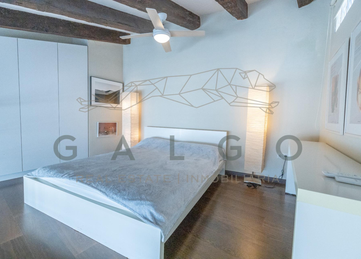 Alquiler a largo plazo - Ático - Valencia - Ciutat Vella