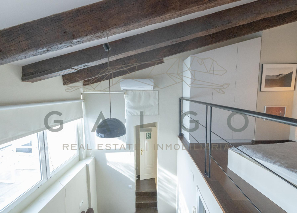 Alquiler a largo plazo - Ático - Valencia - Ciutat Vella