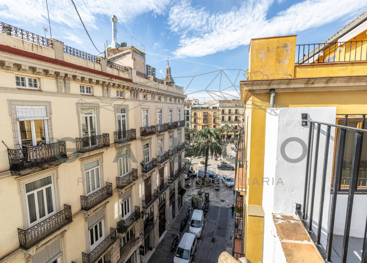 Alquiler a largo plazo - Ático - Valencia - Ciutat Vella
