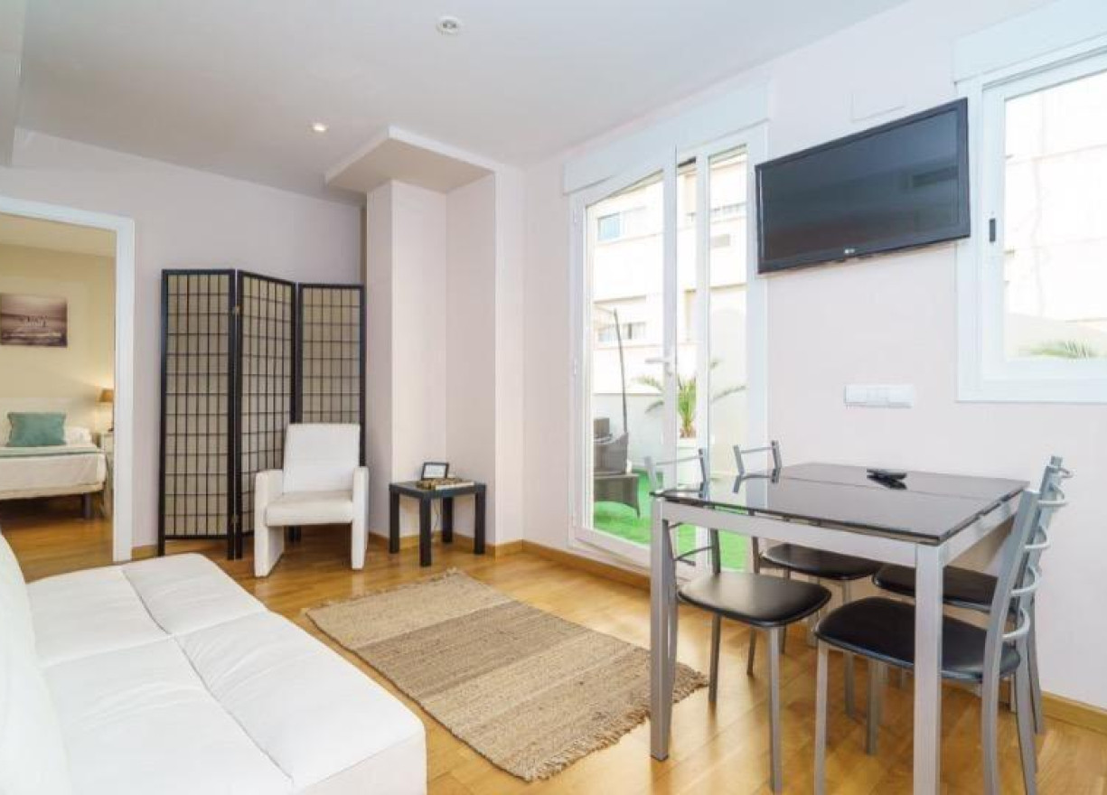 Alquiler a largo plazo - Ático - Valencia - El Mercat