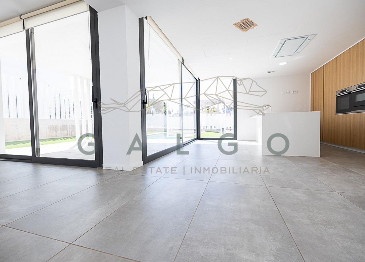 Alquiler a largo plazo - Chalet - Betera - Urb. Torre en Conill