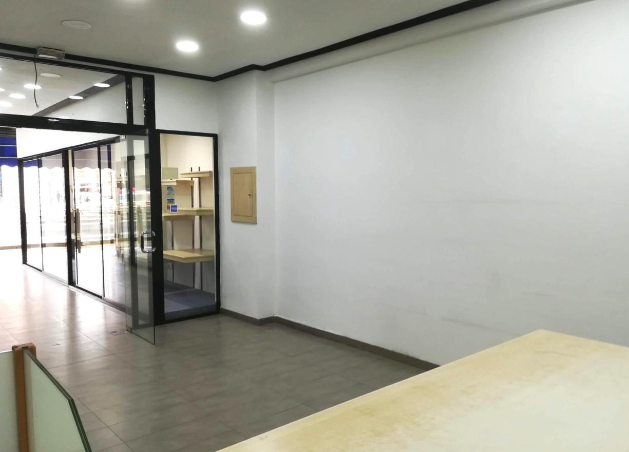 Alquiler a largo plazo - Local comercial - Valencia - El Pilar