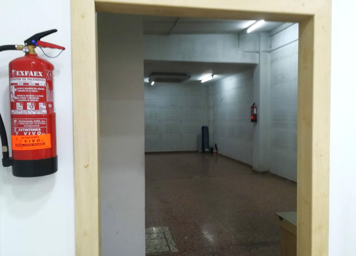 Alquiler a largo plazo - Local comercial - Valencia - El Pilar