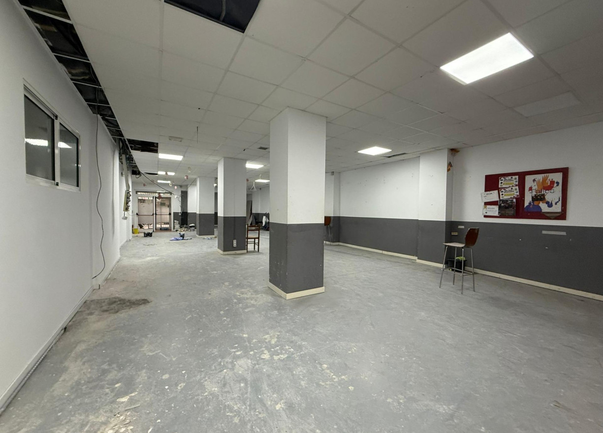 Alquiler a largo plazo - Local comercial - Valencia - Patraix