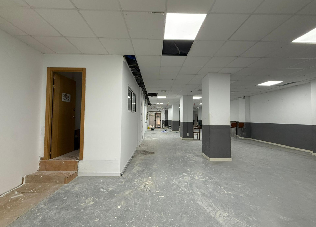 Alquiler a largo plazo - Local comercial - Valencia - Patraix