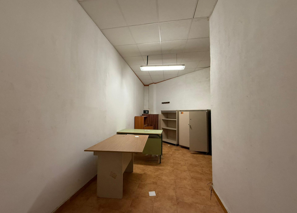 Alquiler a largo plazo - Local comercial - Valencia - Patraix