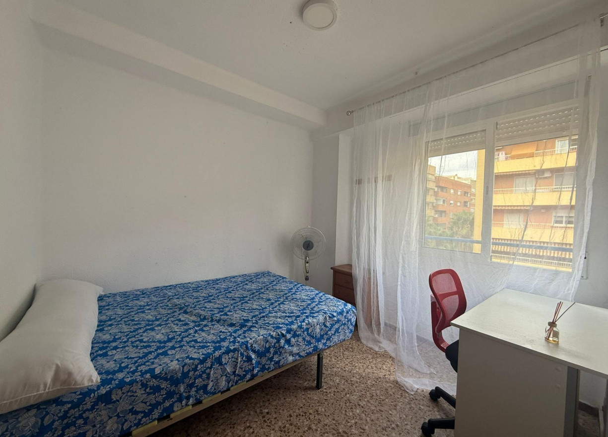 Alquiler a largo plazo - Piso - Valencia - Benimaclet