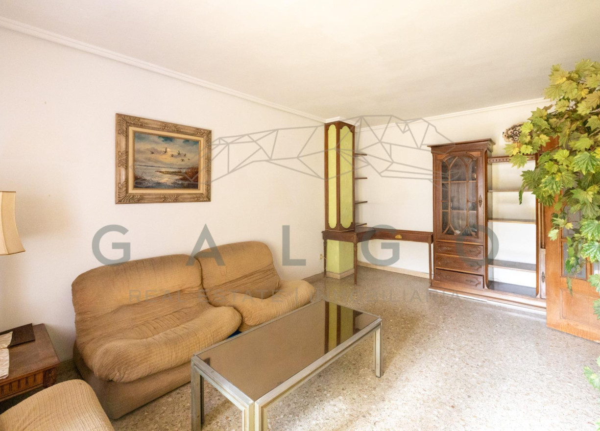 Alquiler a largo plazo - Piso - Valencia - Ciutat Universitària