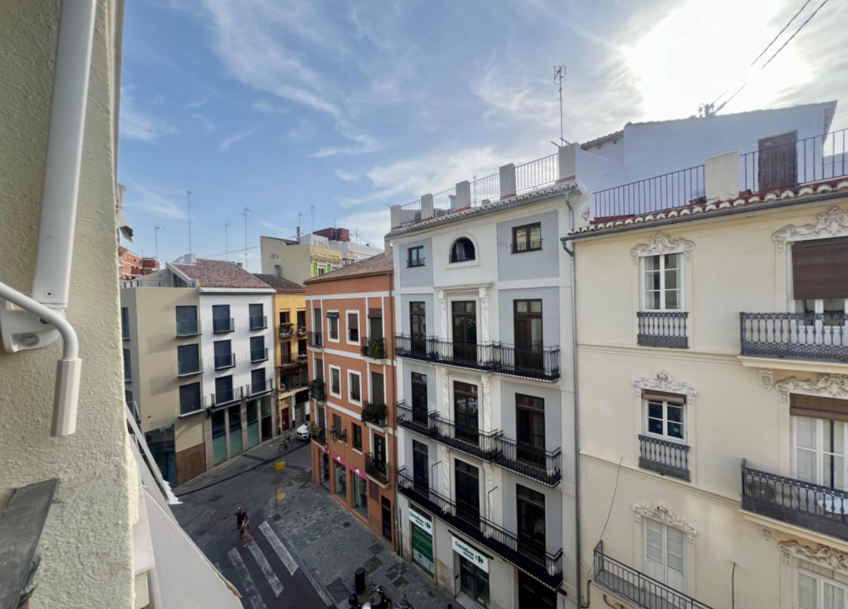 Alquiler a largo plazo - Piso - Valencia - Ciutat Vella