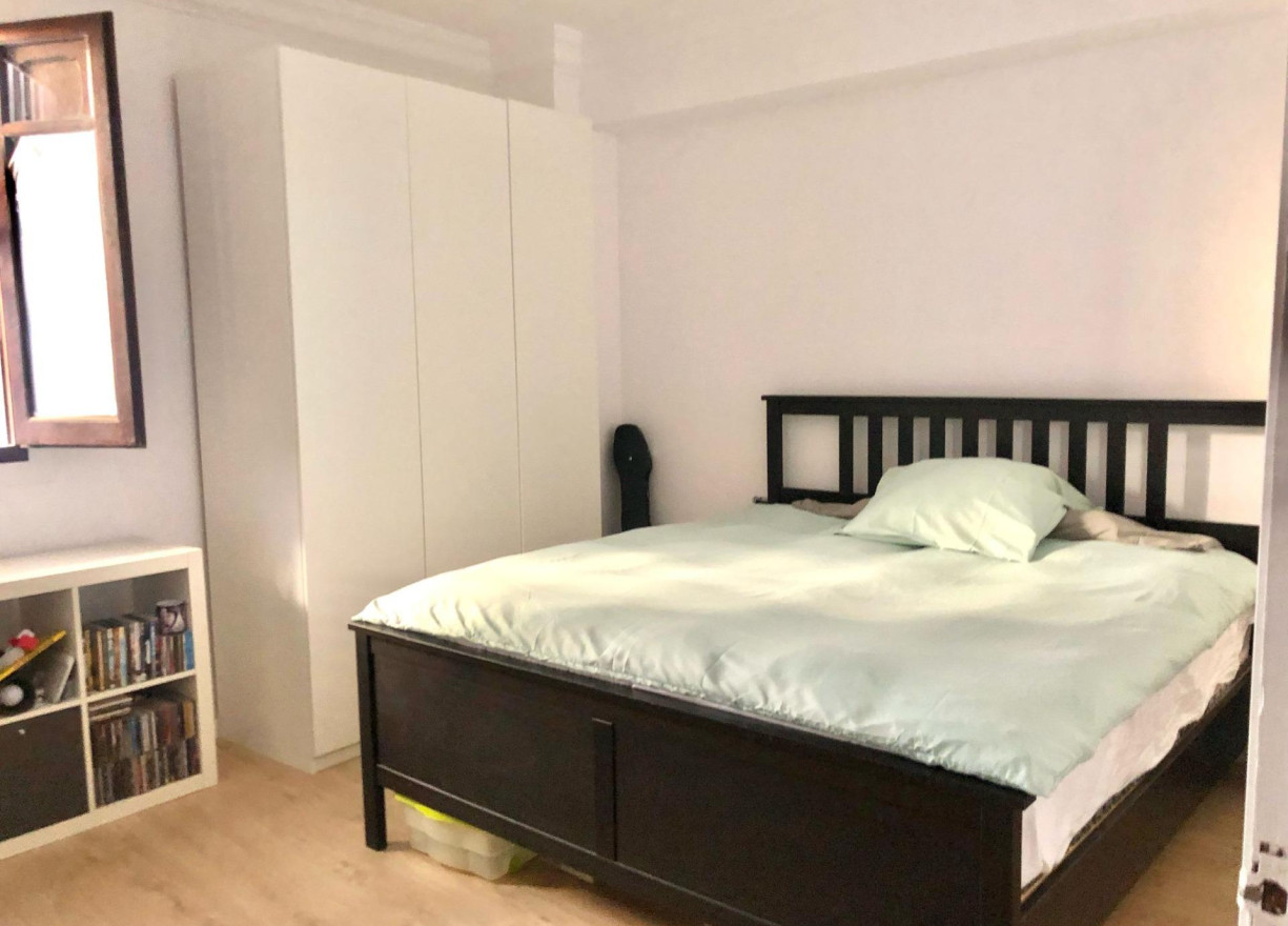 Alquiler a largo plazo - Piso - Valencia - Ciutat Vella