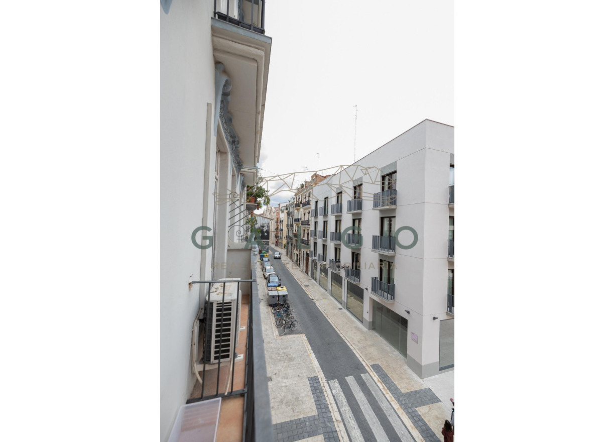 Alquiler a largo plazo - Piso - Valencia - El Carme