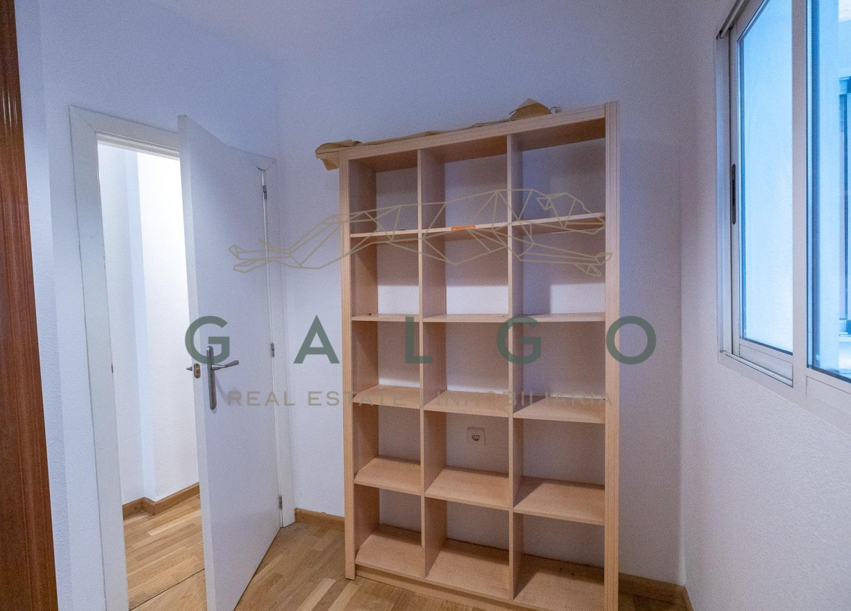 Alquiler a largo plazo - Piso - Valencia - El Carme