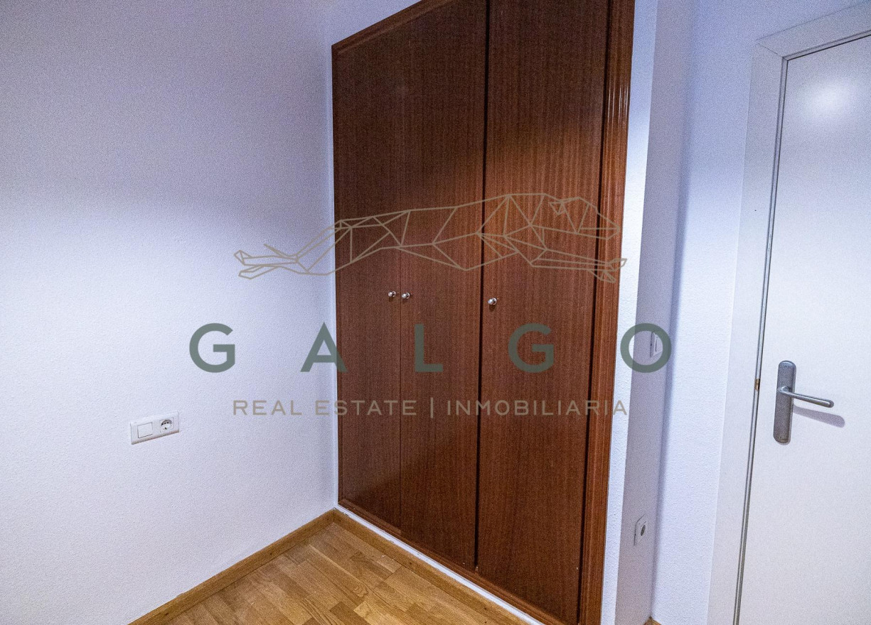 Alquiler a largo plazo - Piso - Valencia - El Carme