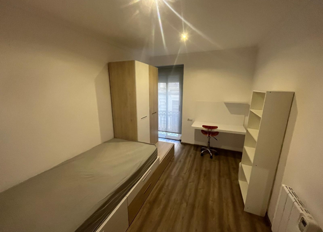 Alquiler a largo plazo - Piso - Valencia - El Pilar