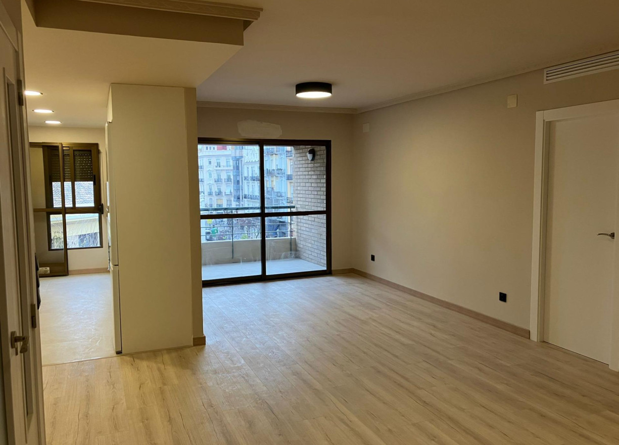 Alquiler a largo plazo - Piso - Valencia - Gran Vía
