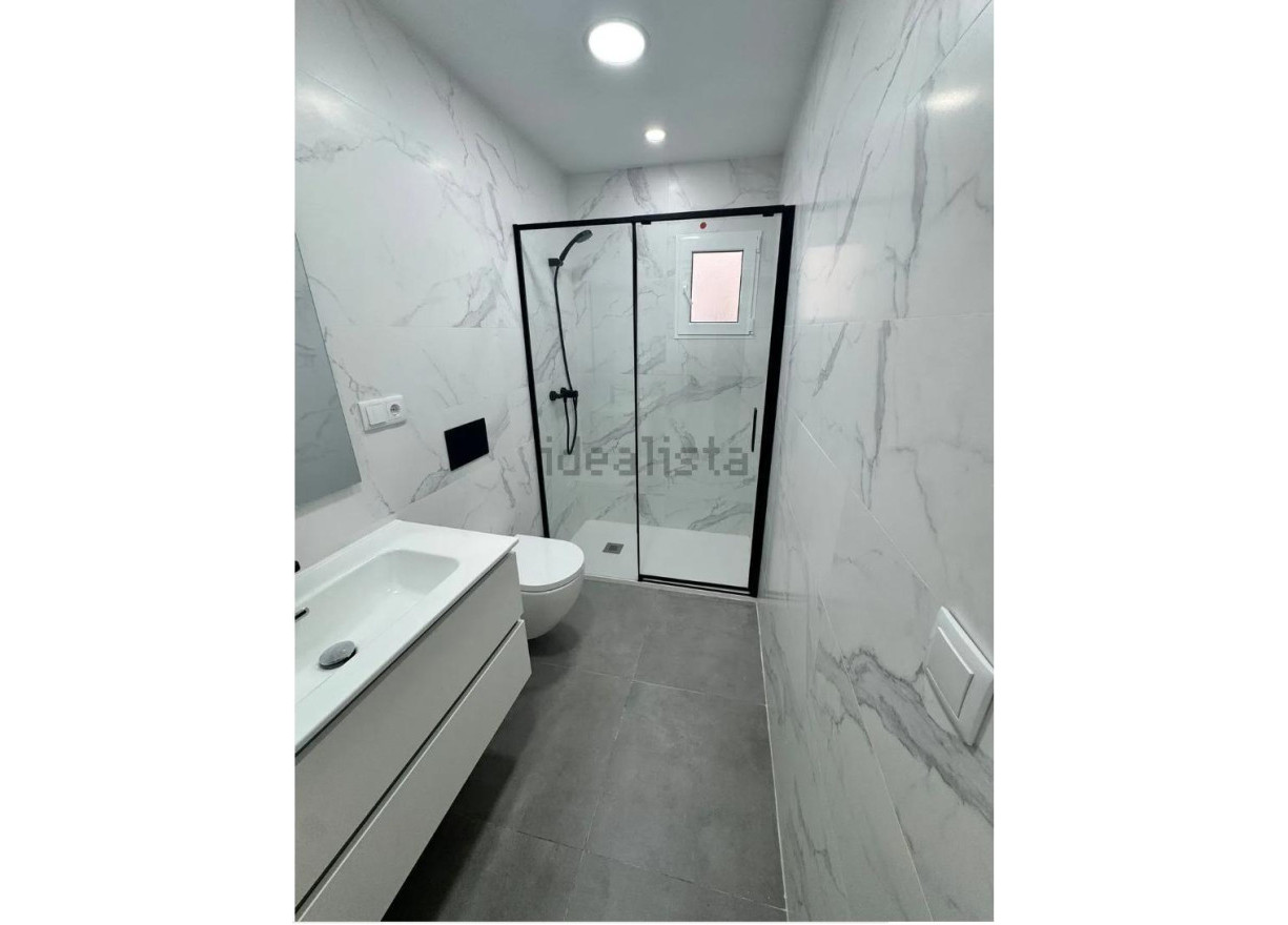 Alquiler a largo plazo - Piso - Valencia - Nou Moles