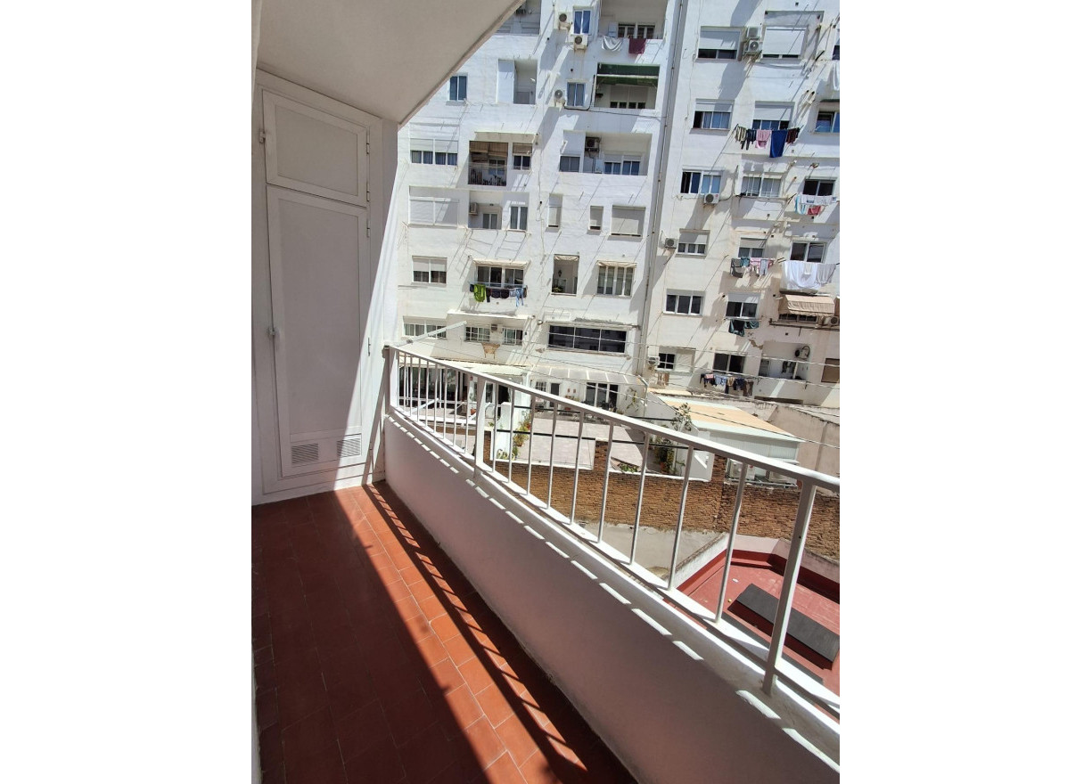 Alquiler a largo plazo - Piso - Valencia - Russafa
