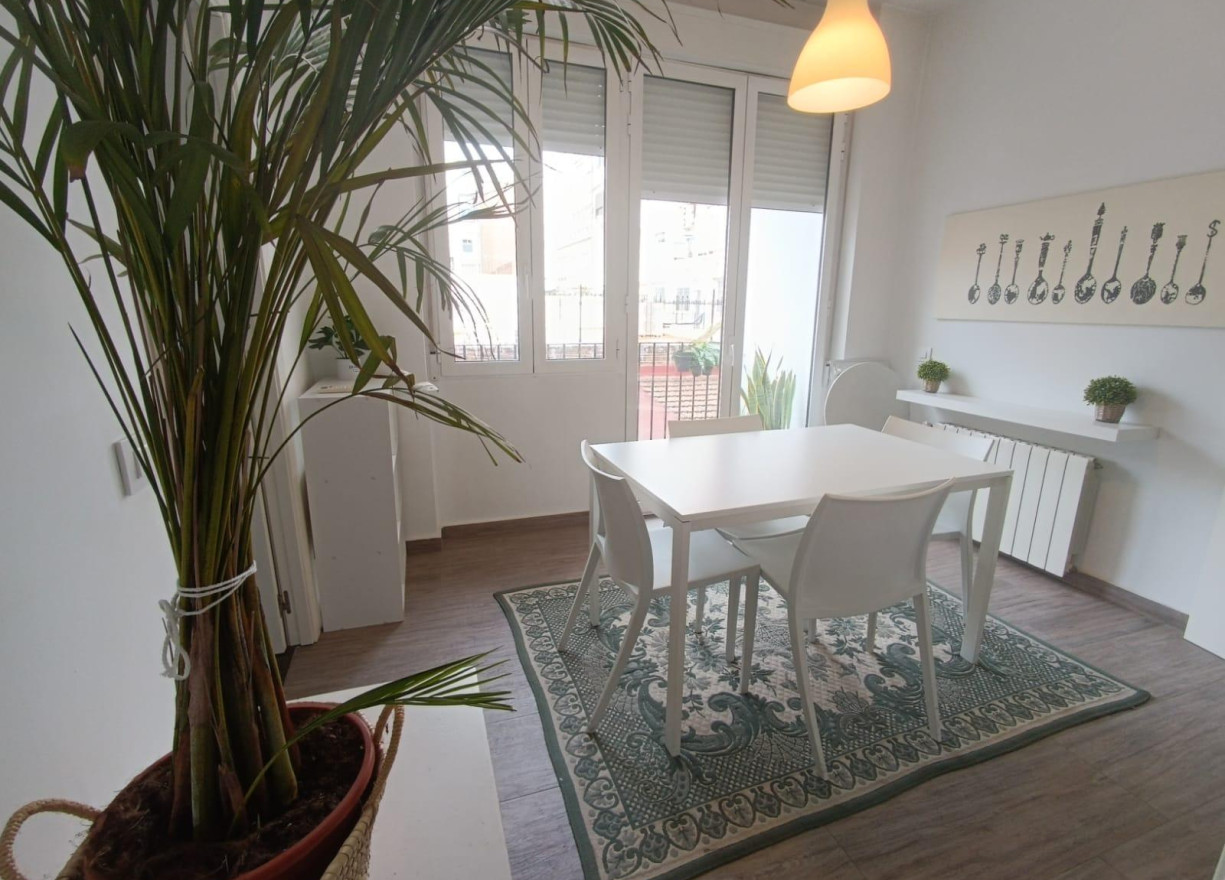 Alquiler a largo plazo - Piso - Valencia - Sant Francesc