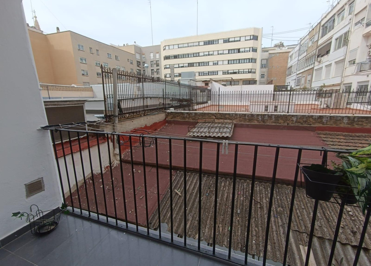 Alquiler a largo plazo - Piso - Valencia - Sant Francesc