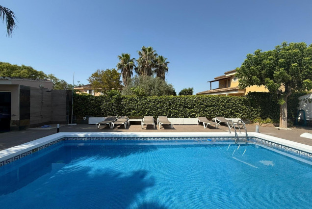 Casa - Alquiler a largo plazo - Betera -
                Los Pinares-La Masía