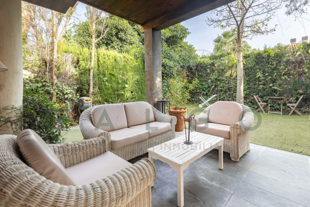 Chalet - Revente - Godella -
                URB. CAMPOLIVAR