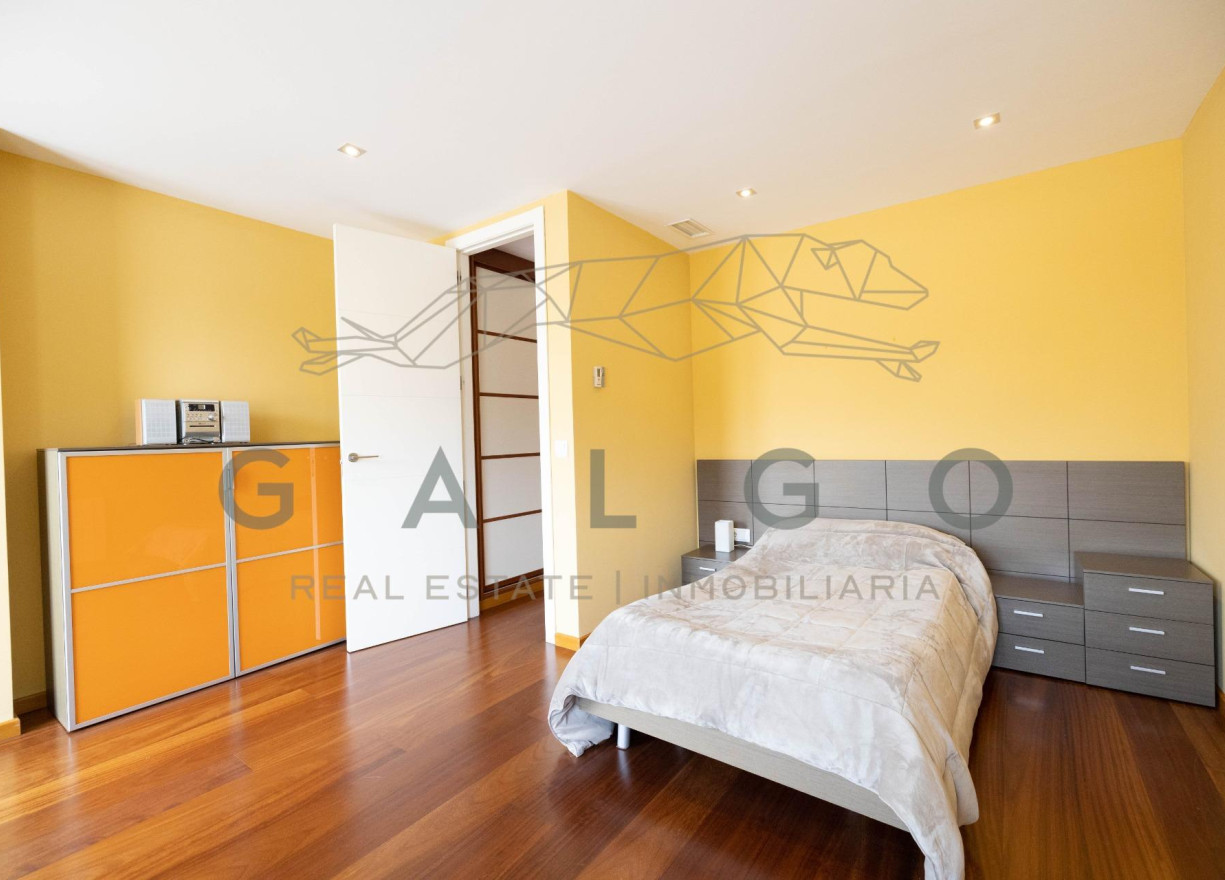 Revente - Chalet - L'Eliana - URB. ENTREPINOS