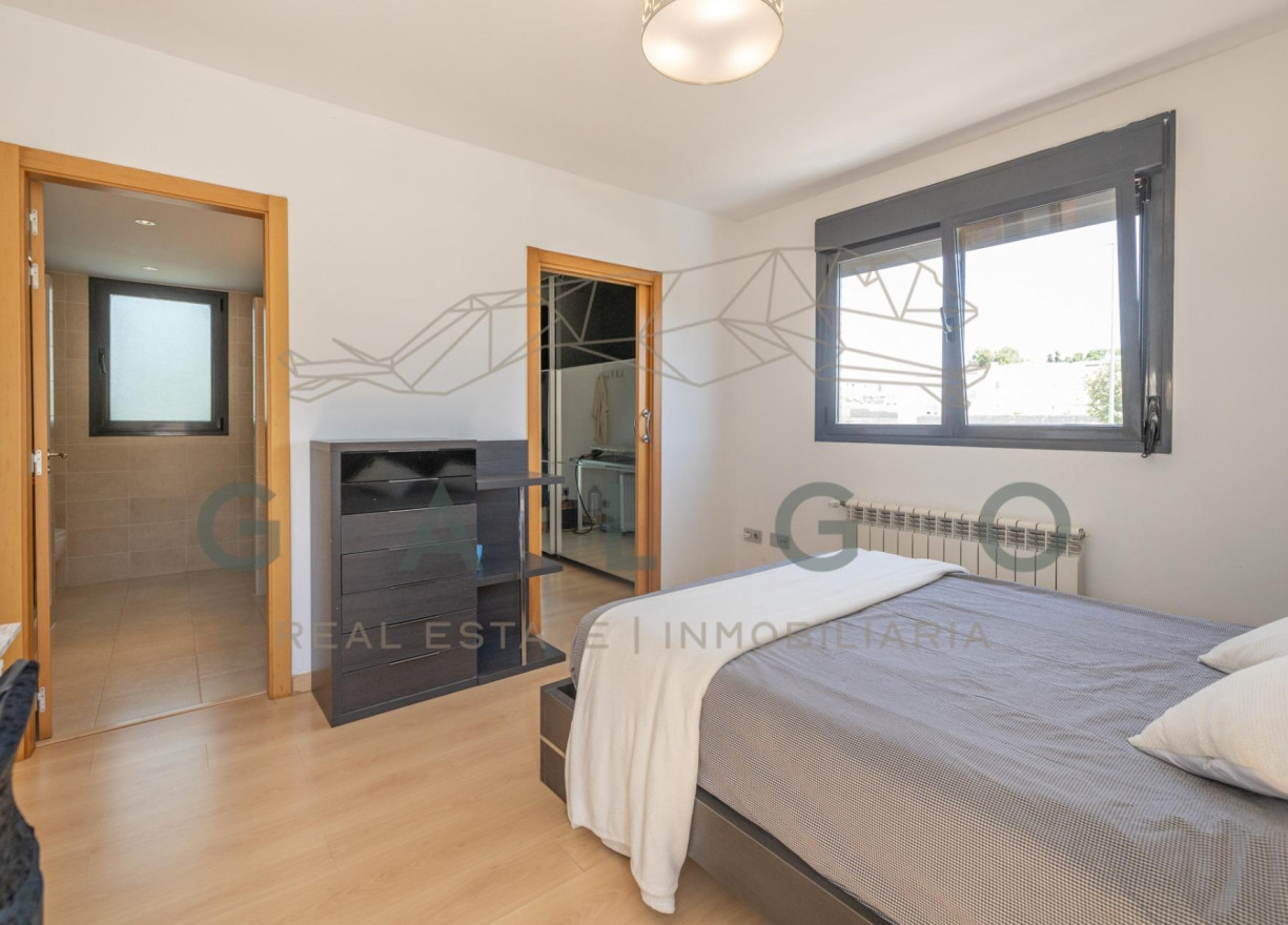 Revente - Chalet - San Antonio de Benageber - Urbanizacion montsano