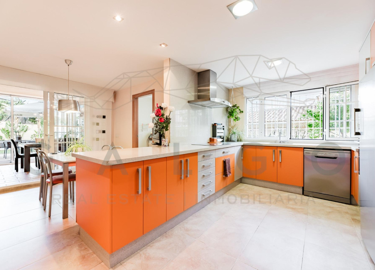 Sale - House - Godella - Nueva Santa Barbara