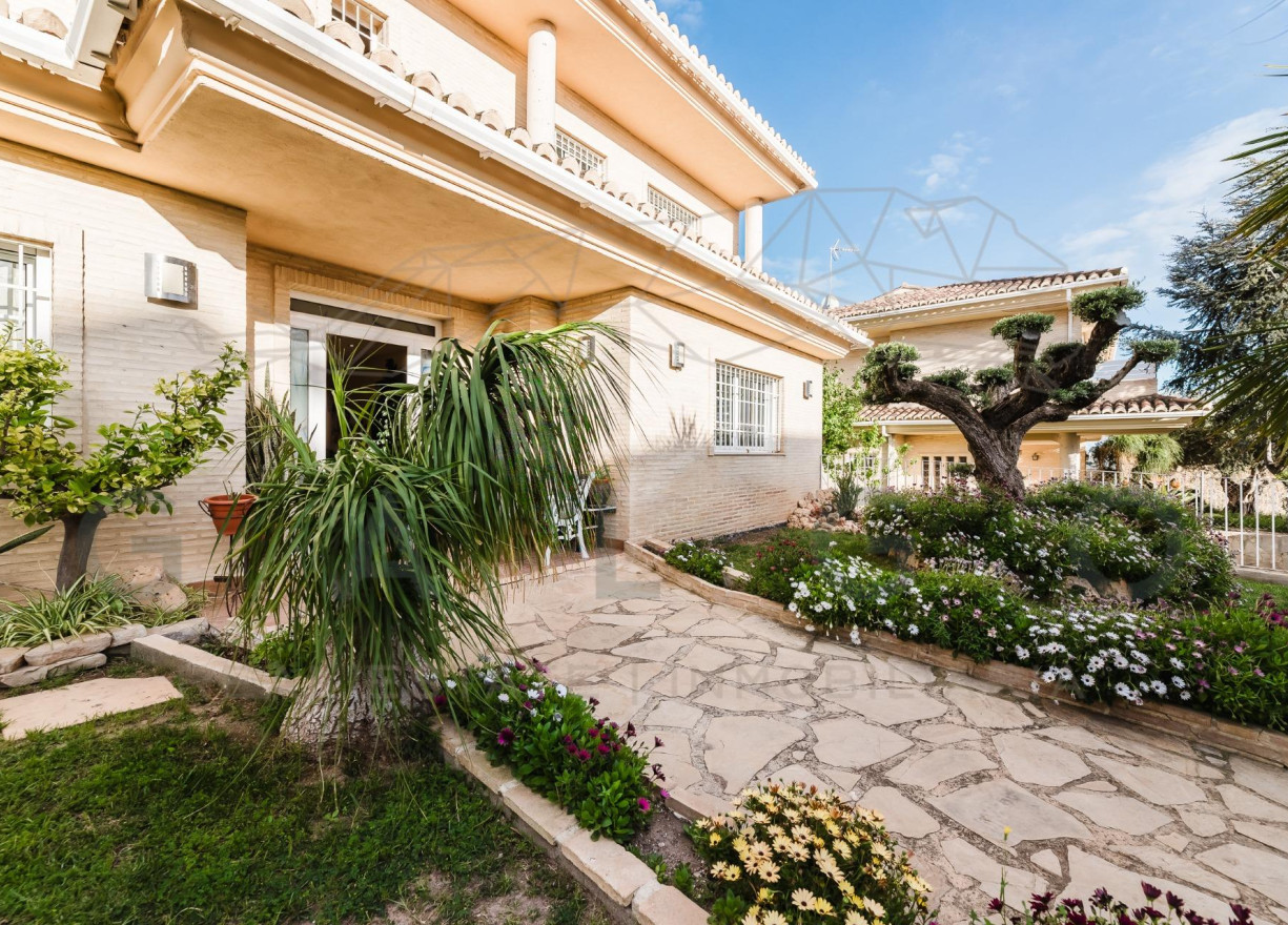 Sale - House - Godella - Nueva Santa Barbara