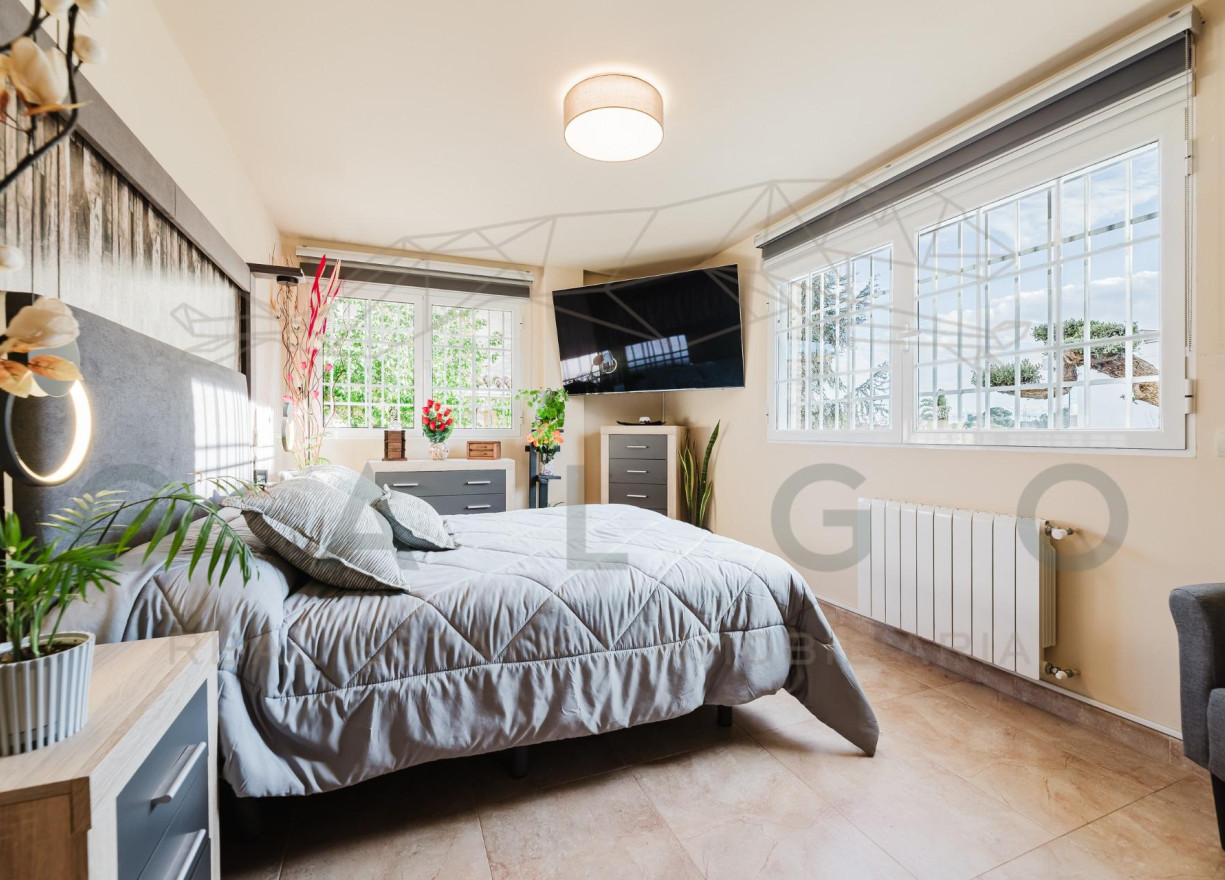 Sale - House - Godella - Nueva Santa Barbara